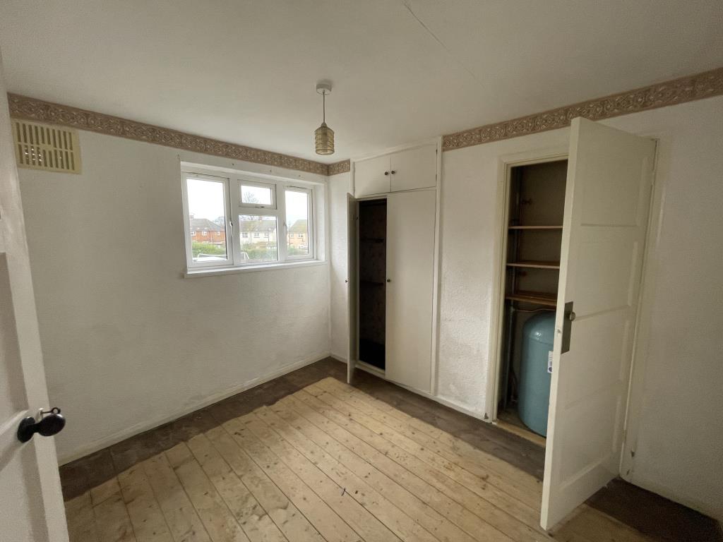 Lot: 122 - SEMI-DETACHED HOUSE IN NEED OF IMPROVEMENT IN POPULAR VILLAGE - Bedroom 2 in village semi in need of improvement